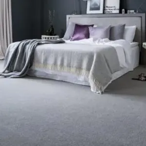large carpet space in bedroom